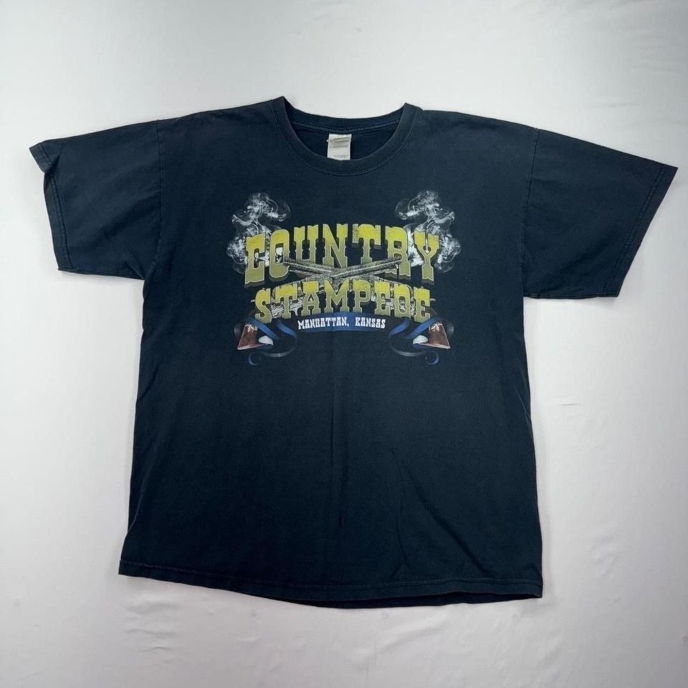 2009 Country Stampede Manhattan Kansas T Shirt Large Distressed Concert Band Tee